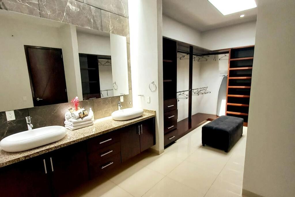 New 4 Bedroom House Sleeps 16 Pool, Bbq And More! Puerto Vallarta Exteriör bild